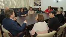 Representación de trabajadoras del servicio de limpieza de los centros de salud de Manzanares Membrilla y La Solana 