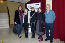 Representantes del equipo de Gobierno con Román Orozco y las protagonistas de la sesión sobre cine y mujer