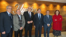 Nieva y Planas con miembros del consejo rector y con la subdelegada del Gobierno