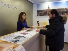 Pablo Camacho junto a jóvenes cualificados que se han incorporado ya a sus puestos de trabajo