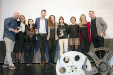 Organizadores y premiados en el festival de cine ManzanaREC