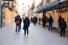 También ha habido colas con separación para entrar a supermercados