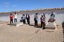 Miembros de Memoria Histórica Manzanares antes de la exhumación de las dos fosas