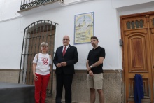 Nieva junto a Isabel González y Manuel Serrano