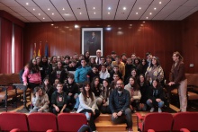 Alumnado del IES Azuer en el salón de plenos