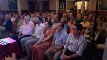 El público llenó el patio del centro cultural