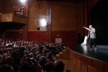 Agustín Durán en la gala solidaria de Manos Unidas Manzanares 2024