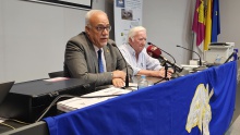 El alcalde de Manzanares y el presidente de Agrama en el inicio de la subasta