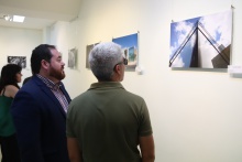 Exposición del III concurso de fotografía industrial de Aempoman en la biblioteca