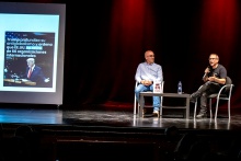 Ramos junto a Juanjo Díaz Portales durante la conferencia en la Escuela de Ciudadanía Ramos junto a Juanjo Díaz Portales durante la conferencia en la Escuela de Ciudadanía