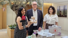 El osito Josito va incluido en el kit bebé presentado por el Ayuntamiento de Manzanares