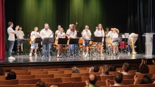 Alumnado de la Escuela de Música que cerró el acto Alumnado de la Escuela de Música que cerró el acto