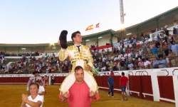 Segunda puerta grande consecutiva para Rubén Pinar en Manzanares