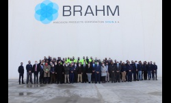 Foto conjunta de autoridades con la plantilla de Brahm