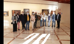 Autoridades y organizadores junto a algunos de los artistas participantes