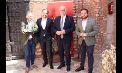 Javier Ruiz junto al alcalde de Manzanares y a Gonzalo Redondo y Pablo Camacho