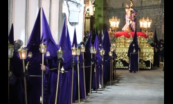 Procesión del Silencio a su paso por la plaza de la Constitución