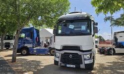 Dos de los camiones vendidos en esta edición de la feria