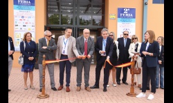 Corte de cinta inaugural de la feria