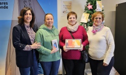 Las ganadoras de los premios junto a Gemma de la Fuente