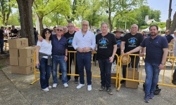 Miembros de La Almorta junto al alcalde y concejales