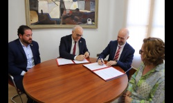 Firma convenio Ayuntamiento y Asociación Empresarial (mayo 2025) (4)