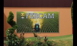 Cartel en el exterior del Pabellón de Muestras del recinto ferial