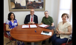 Firma convenio Ayuntamiento Manzanares y Cáritas Interparroquial