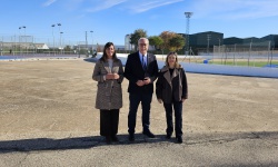 Nieva visitó los trabajos que se llevan a cabo en el polideportivo junto a las concejalas de Obras y de Deportes