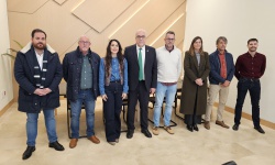 Autoridades municipales junto a responsables de la empresa Barahona