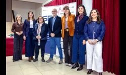 Mabel Lozano junto a miembros de la EC y a las autoridades asistentes
