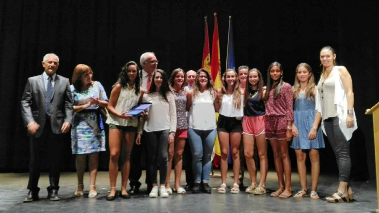 El equipo infantil femenino de la Escuela Municipal de Balonmano de Manzanares recogió el título de campeón de Castilla-La Mancha