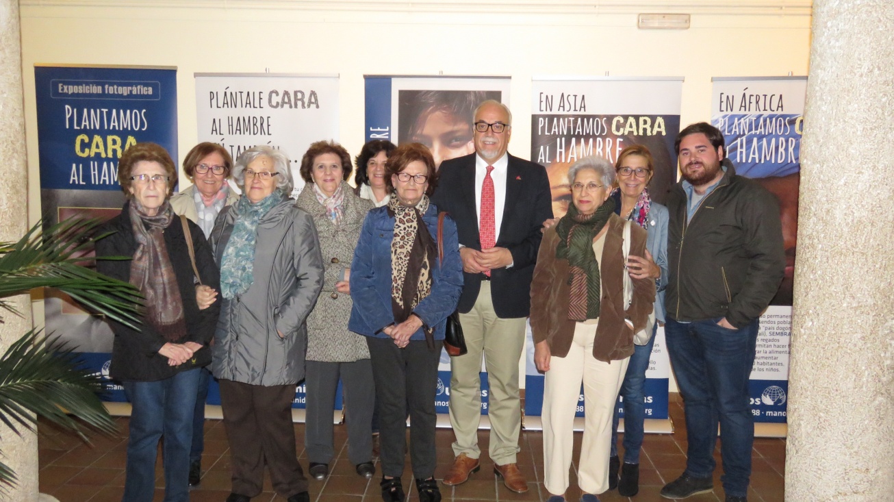 Inauguración de la exposición "Plantamos cara al hambre" de Manos Unidas