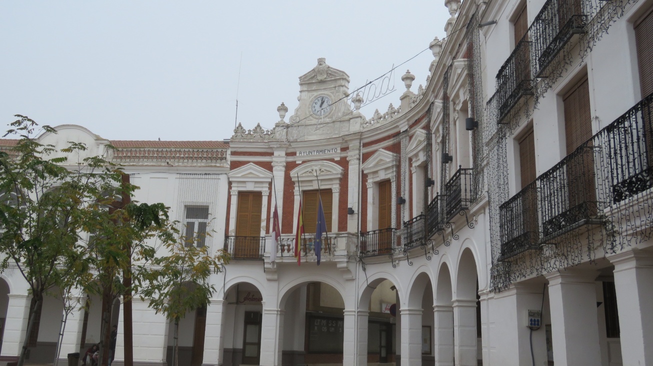 Banderas a media asta en el Ayuntamiento de Manzanares el domingo 11 de diciembre de 2016