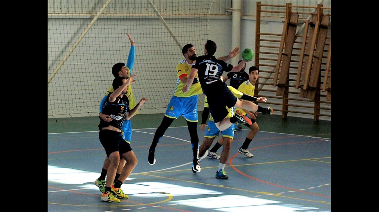 El BM Manzanares chocó ante la defensa andaluza