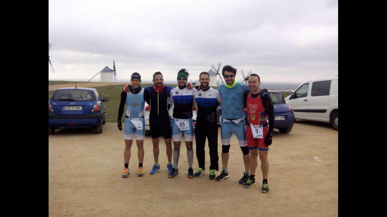 Componentes del Club de Triatlón Manzanares en Campo de Criptana