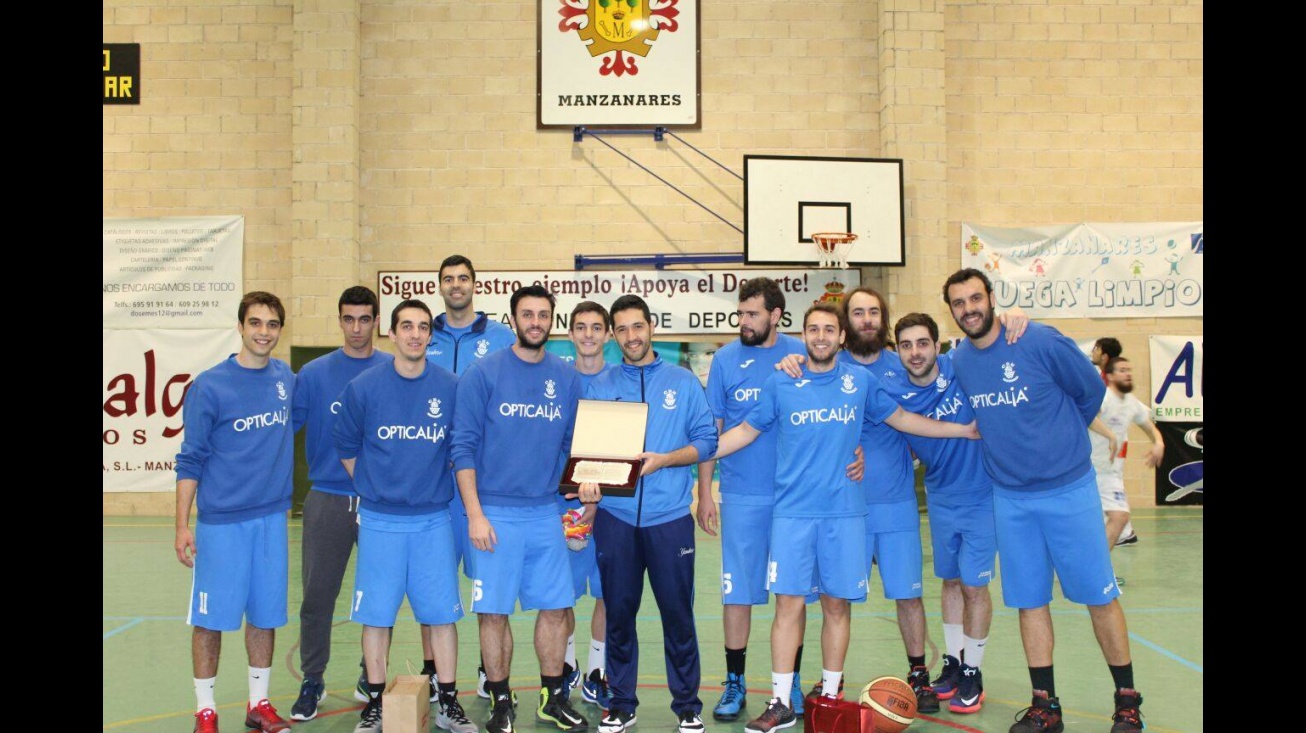 Michel recibió el homenaje de su club