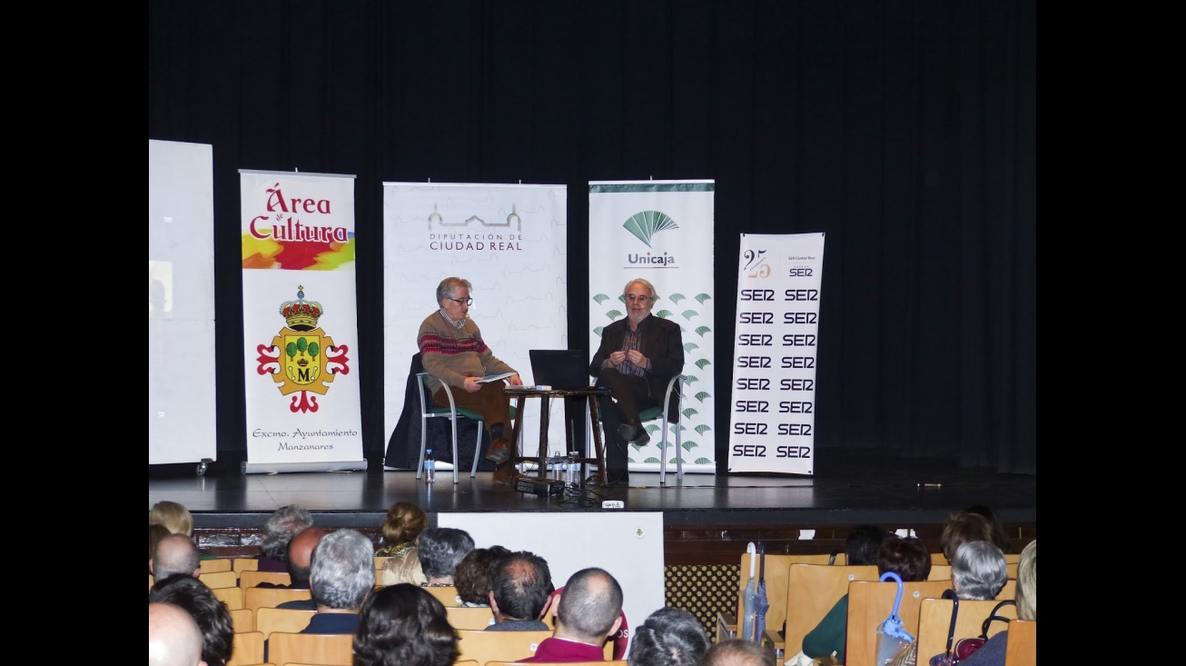 Román Orozco y Gutiérrez Aragón durante la conferencia