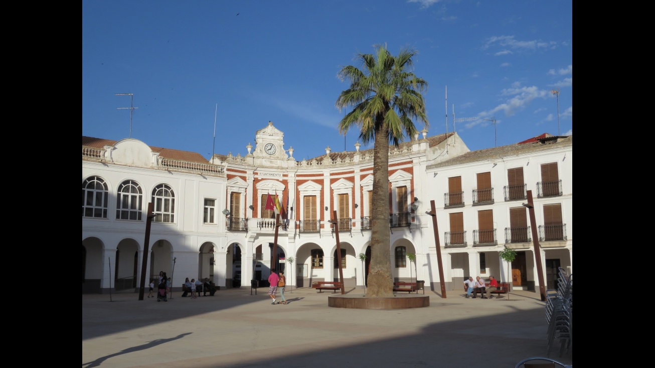 Plaza de la Constitución con la Casa Consistorial al fondo