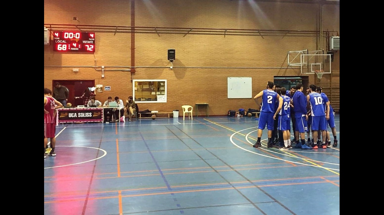 Piña del CB Manzanares tras ganar en Albacete