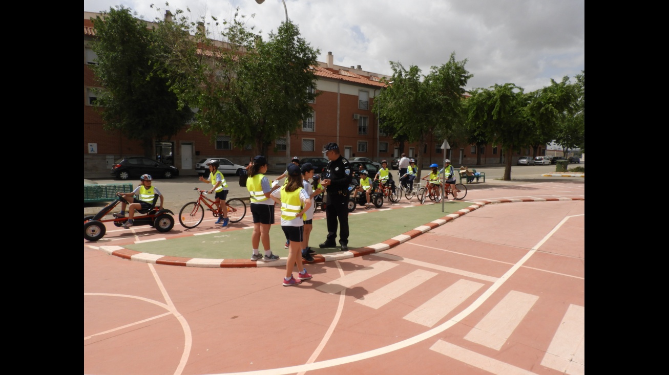 Alumnado  de 4º y 5º de primaria reciben clases prácticas de educación vial