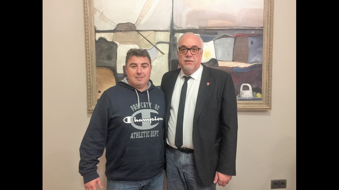 Francisco Manuel Márquez Carmona con el alcalde, Julián Nieva