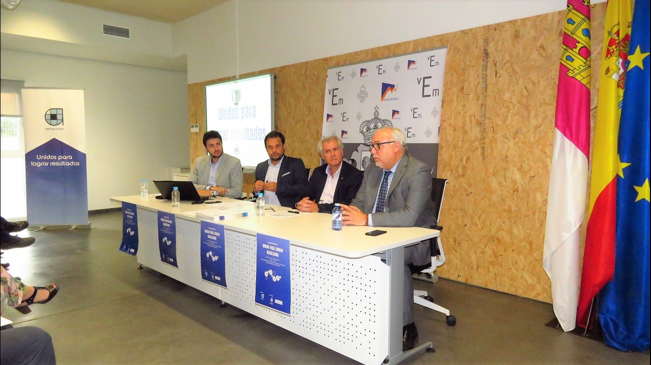 Julián Nieva durante la clausura de la jornada de Aempoman