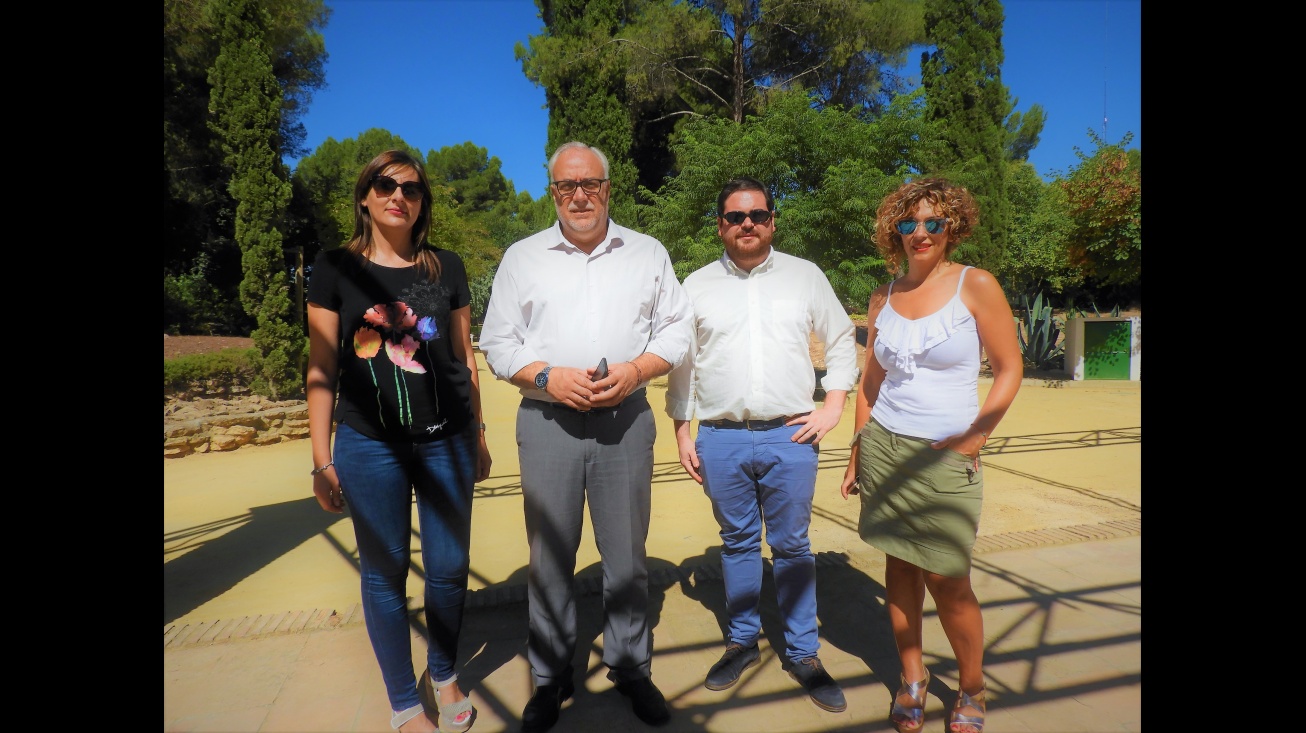 Julián Nieva, alcalde de Manzanares, junto a miembros del equipo de gobierno en la visita a las obras que se realizan en la localidad