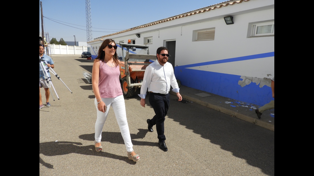 Visita de Camacho y Díaz-Benito a las pistas polideportivas