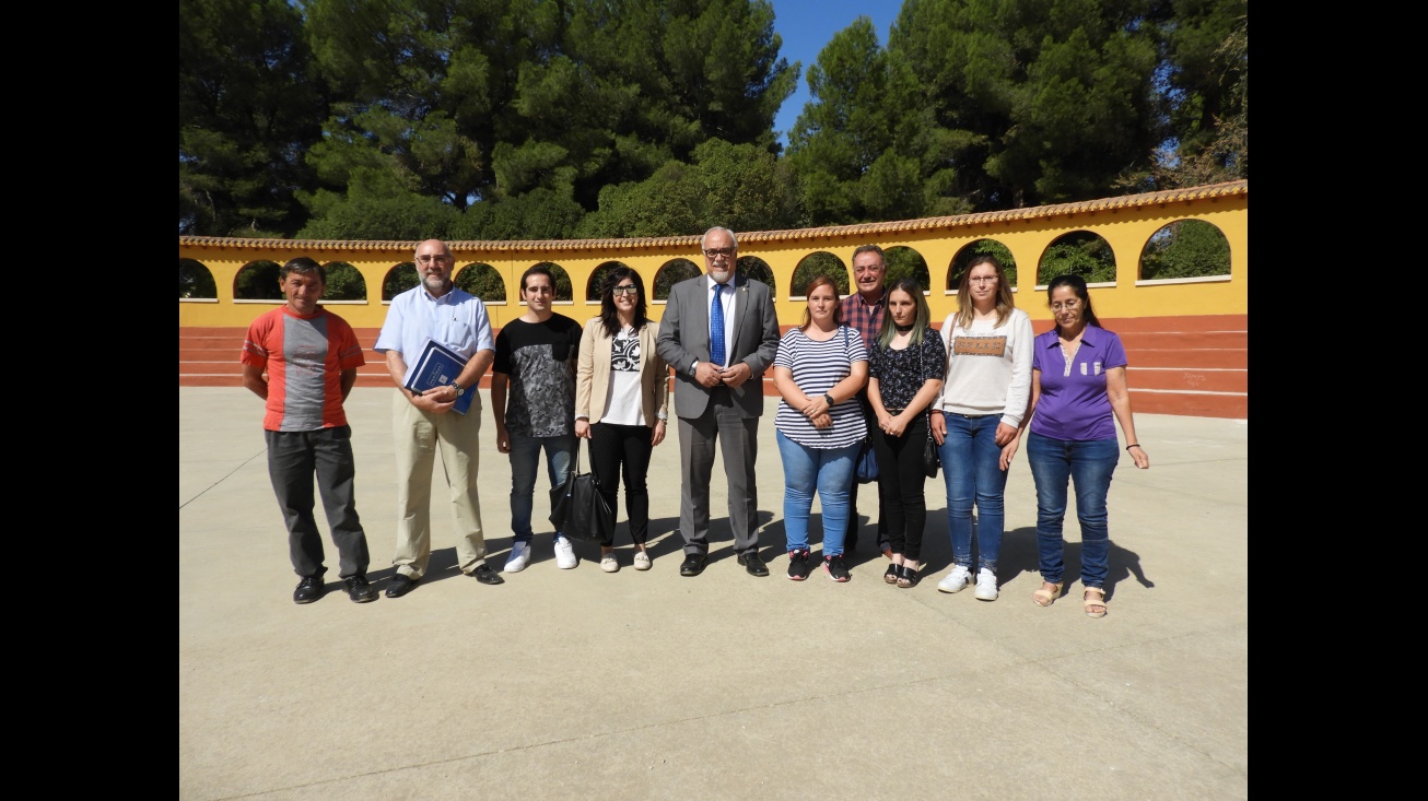 Julián Nieva y Gemma de la Fuente, junto a los participantes en el Taller de Empleo