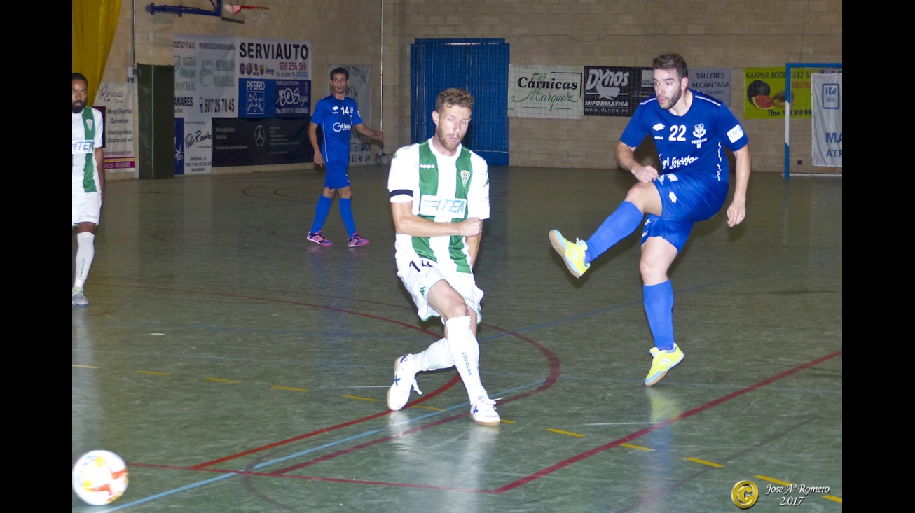 Kiki II, con el número 22, en el partido ante el Córdoba. Foto: José A. Romero