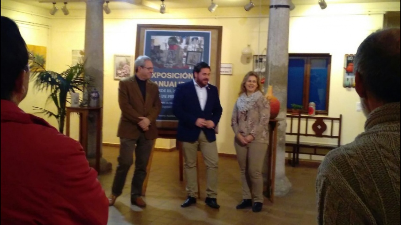 Inauguración de la exposición de manualidades