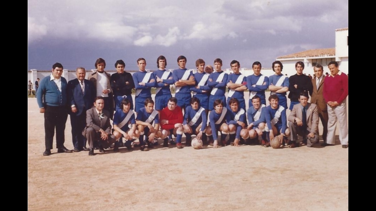 Plantilla del Manzanares CF en los años 70 (Foto publicada en la web del club)