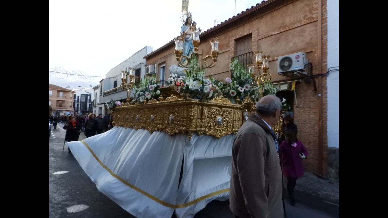La Virgen de la Paz a la salida de la ermita